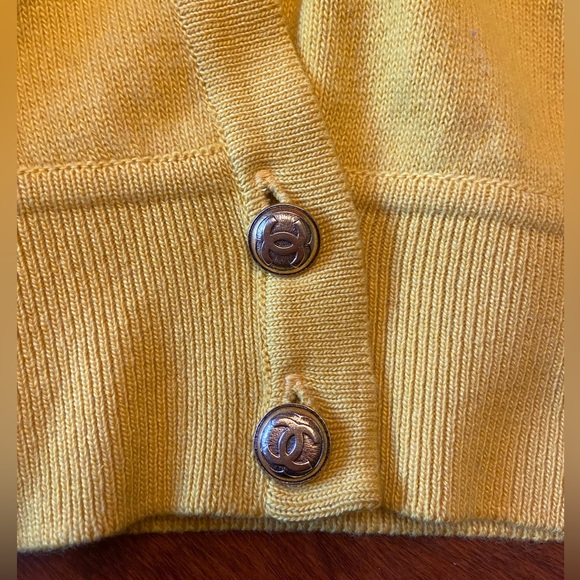 Four piece vintage Chanel suit - Picture 6 of 9